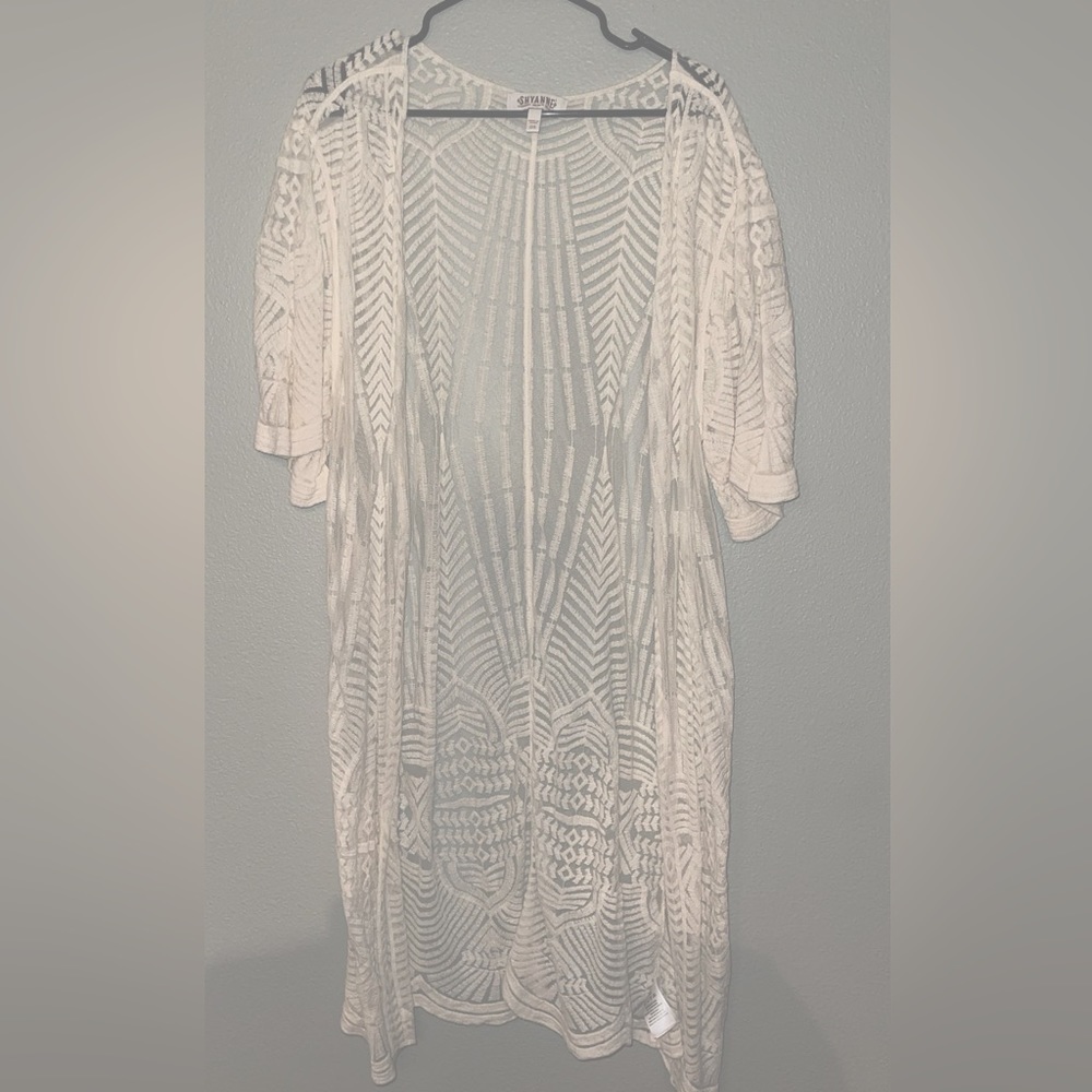 Shyanne Ivory Kimono